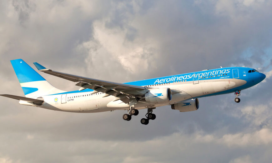 alt="El titular de Aerolíneas Argentina garantiza al gobernador Rogelio Frigerio un esquema de vuelos para el segundo semestre de 2022. Mientras tanto, en el Senado de la Nación se debate la Ley de Bases"