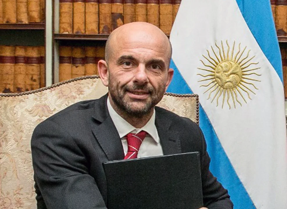 alt="El secretario de Transporte de la Nación, Franco Mogetta, informó sobre el decreto que habilita a la Subsecretaría de Puertos y Vías Navegables a llevar adelante la licitación definitiva para obras en la Hidrovía Paraná-Paraguay"