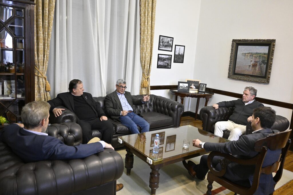 alt="El gobernador Rogelio Frigerio atendió propuestas del intendente de Chajarí y de legisladores del Departamento Federación"
