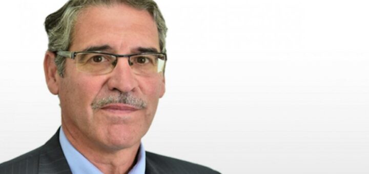 alt="en la fotografía se ve al nuevo titular del Instituto Portuario de Entre Ríos, Martín Anguiano"