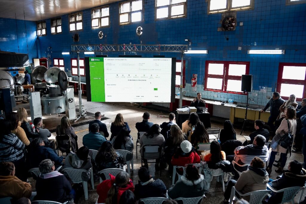 alt="La administración de los comedores escolares de Entre Ríos incorpora la gestión digital y elimina el papel"