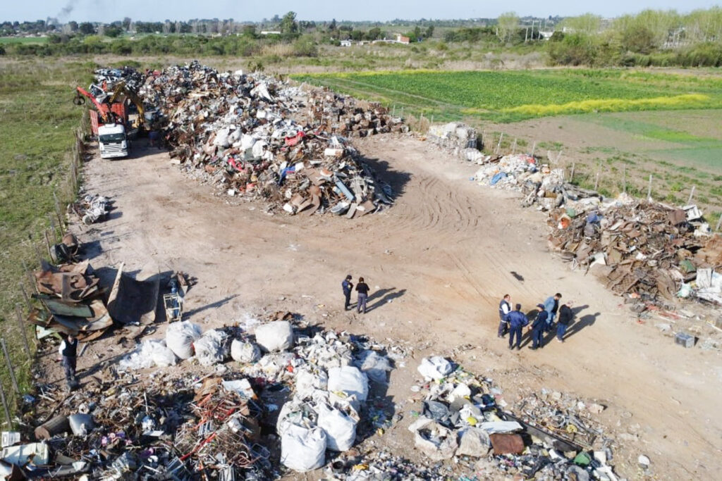 alt="La justicia dispuso la clausura definitiva del local comercial Recicladora Paraná, que compra y vende de metales"