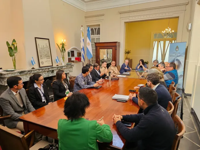 alt="La cónsul argentina en Salto, Carola del Río, presentó un proyecto de turismo náutico entre Belén y Constitución (Uruguay) y Puerto Luis en el lago de Salto Grande, que impulsa la CAFESG"