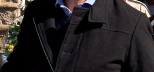 alt="en la fotografía se ve al intendente de Puerto Yeruá, Daniel Benítez"