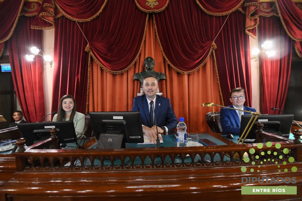 alt="Gustavo Hein presidió la sesión de la Cámara de Diputados en que convirtió en ley la reforma electoral y el Ente Mixto de Turismo"