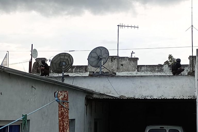 alt="La mujer que iba en la avioneta con cocaína sería la hija de un jefe narco boliviano por lo que se montó un gran operativo de seguridad"