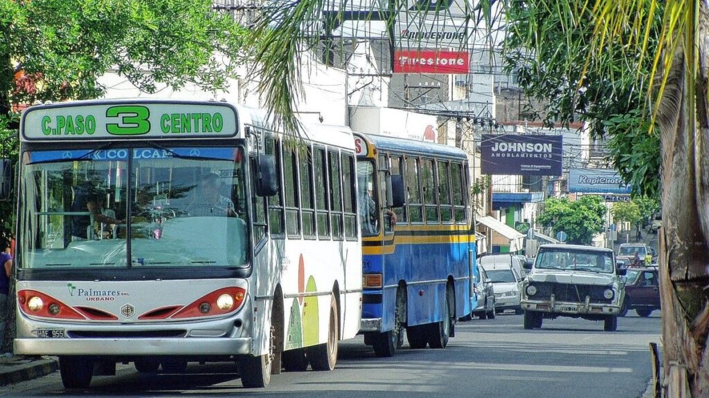 alt="Desde este lunes ya puede iniciarse el trámite para obtener el boleto docente en Concordia"