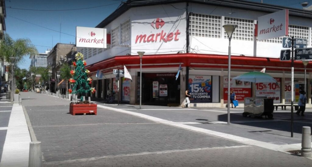 alt="Venta de Carrefour en Argentina: La Anónima estaría interesada en el formato Market"