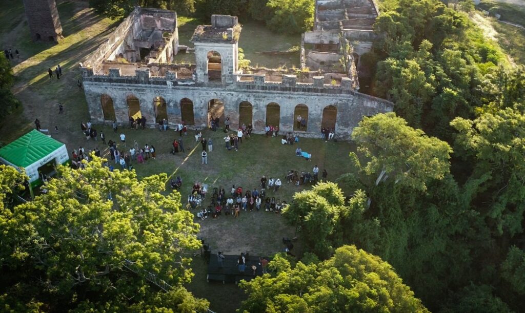 alt="Para disfrutar Concordia, descubrí las mejores actividades en este fin de semana largo. Termas, cultura, naturaleza y más. En la fotografía, el denominado Naranjal de Pereda"