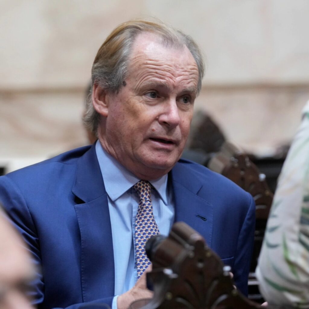 alt="Gustavo Bordet fue uno de los que realizó duros cuestionamientos provisionales al ministro"