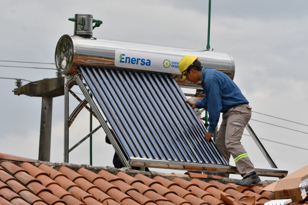 alt="Enersa tuvo un récord de generación distribuida renovable: crece el 54% y se duplica la potencia instalada en 2025"