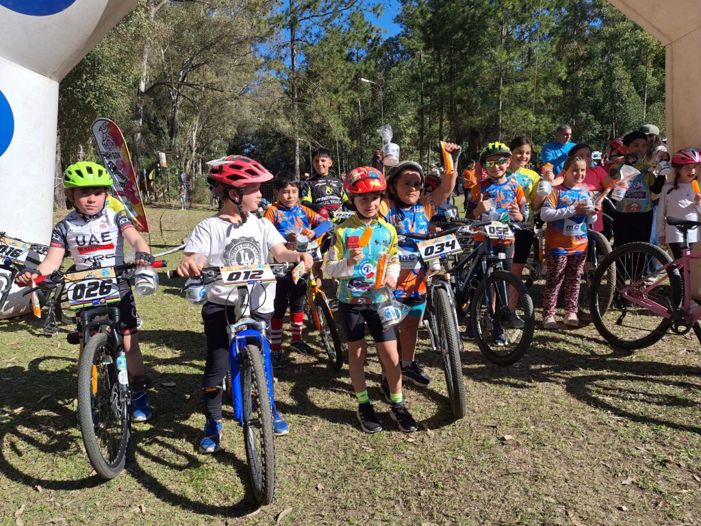 alt="El Lago Salto Grande se convirtió en el epicentro de un fin de semana lleno de actividades"