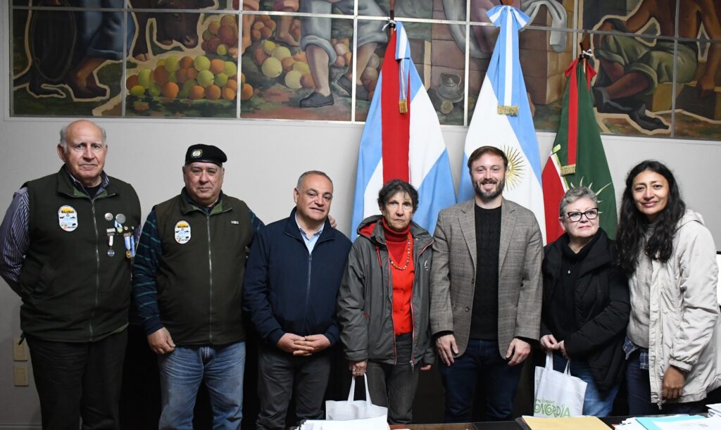 alt="Dos heroínas de la Guerra de Malvinas dialogarán hoy con el público en la Escuela San Martín de Concordia"