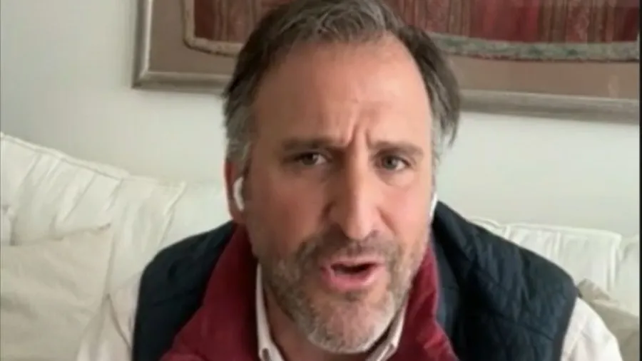 alt="en la nota gráfica, Joaquín Benegas Lynch, quien encendió la mecha rumbo a las elecciones legislativas de 2025 al sugerir la privatización de Enersa y Salto Grande"