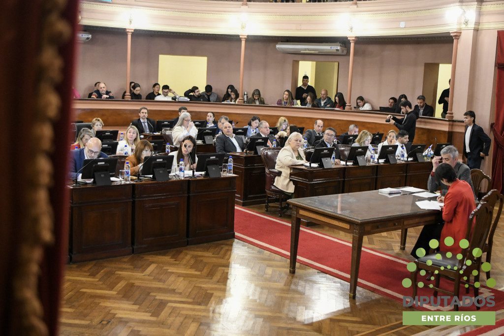 alt="La Ley de Restauración de la Sostenibilidad de la Deuda Pública Provincial aprobada en la Cámara de Diputados autoriza a renegociar hasta 500.000.000 de dólares estadounidenses o su equivalente en pesos"