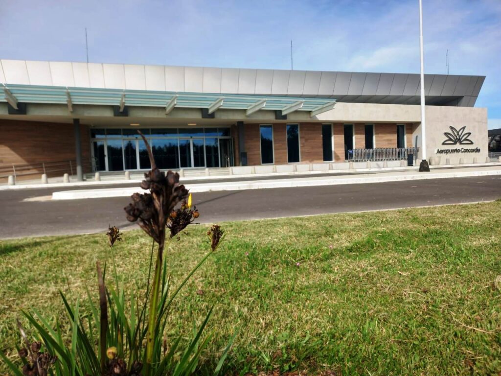 alt="Este lunes se produjo la habilitación del aeropuerto de Concordia"