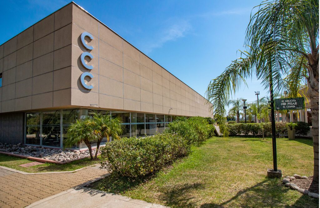 alt="edificio del Centro de Convenciones Concordia"