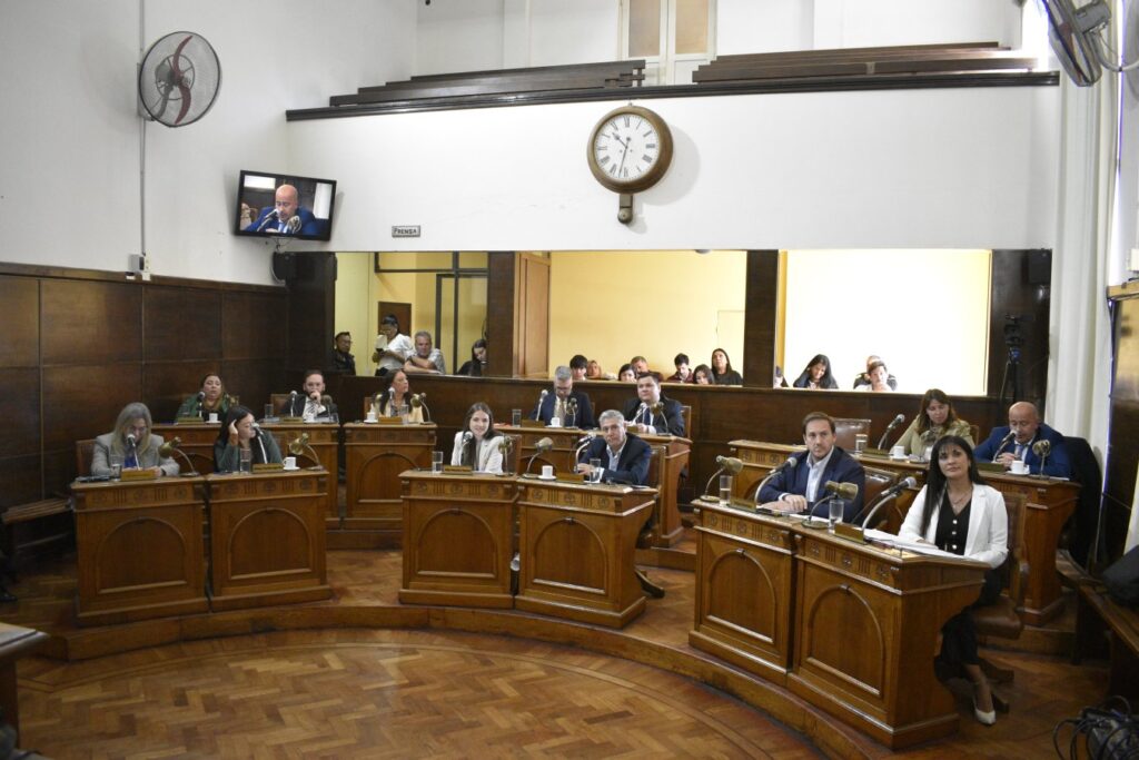 alt="los concejales aprobaron un pedido de informes sobre el escándalo en los comedores escolares de Concordia"