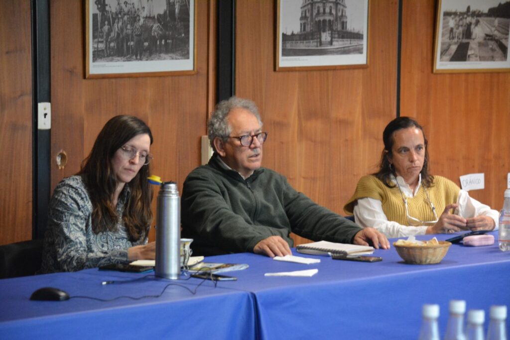 alt="integrantes de la Mesa Citrícola durante la reunión realizada en el INTA Concordia para reforzar la lucha HLB en Entre Ríos"