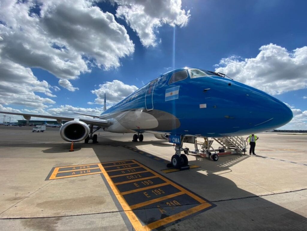 alt="Los vuelos de Aerolíneas Argentinas hacia Concocrdia solo serían posible bajo el Programa de Conectividad Sostenible"