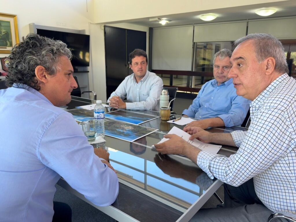 alt="Federación busca erradicar su quemadero forestal y su intendente buscó apoyo en la CTM de Salto Grande"