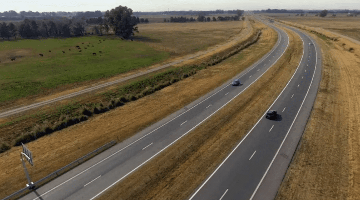 alt="imagen aérea de una de las rutas del mercosur, la autovía de las rutas 12 y 14"