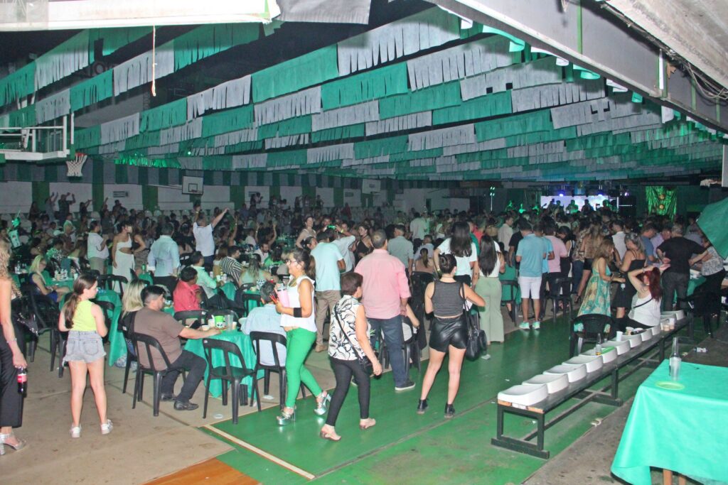 alt="La fiesta de Emperatriz en el Gigante Verde"