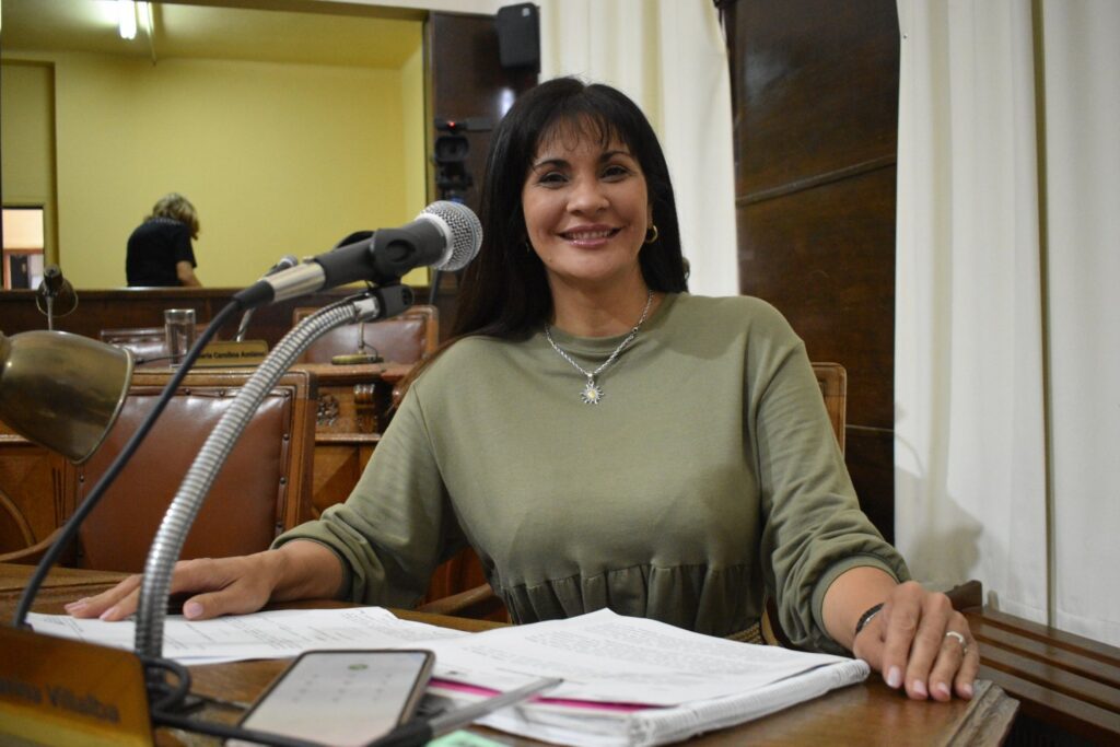 alt="La concejal Claudia Villalba"