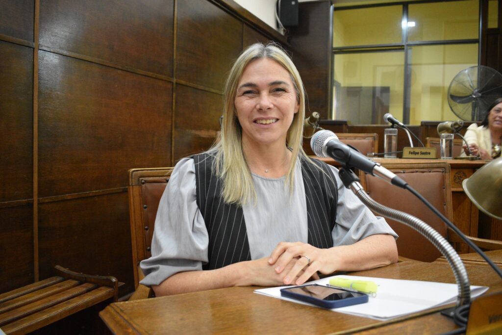 alt="concejal Verónica Del Boca autora del Proyecto de Resolución que declara de Interés Municipal el aniversario de la Estación Meteorológica Concordia"