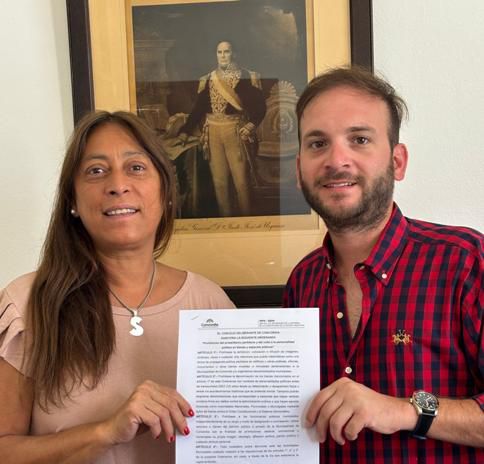 alt="Concejales Silvina Ovelar y Felipe Sastre"