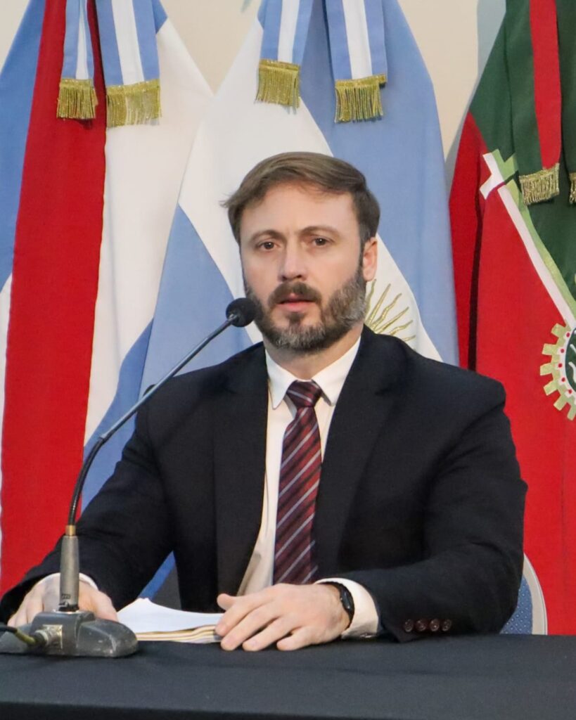 alt="La crisis institucional en Concordia se agrava tras la renuncia de una funcionaria en medio de denuncias y abre un interrogante sobre la administración del intendente Francisco Azcué"