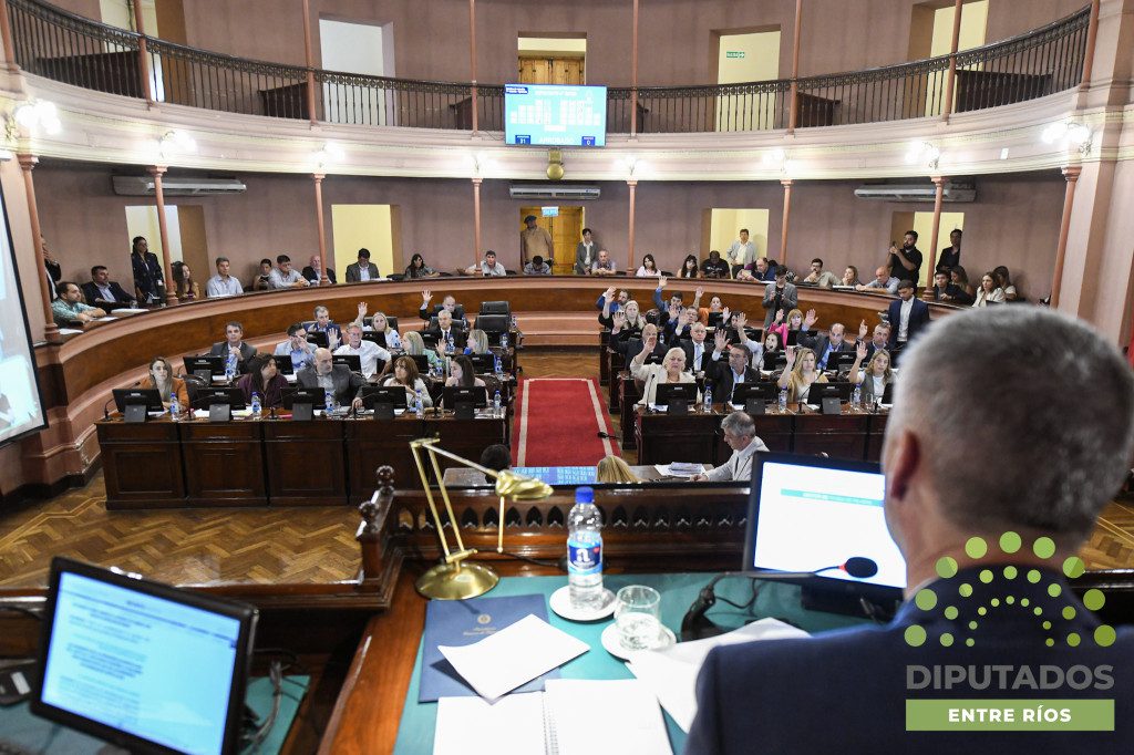 alt="El presupuesto 2026 aprobado el miércoles por los diputados entrerrianos revela tendencias que configuran un giro en la política fiscal de Entre Ríos, pero también continuidades estructurales.