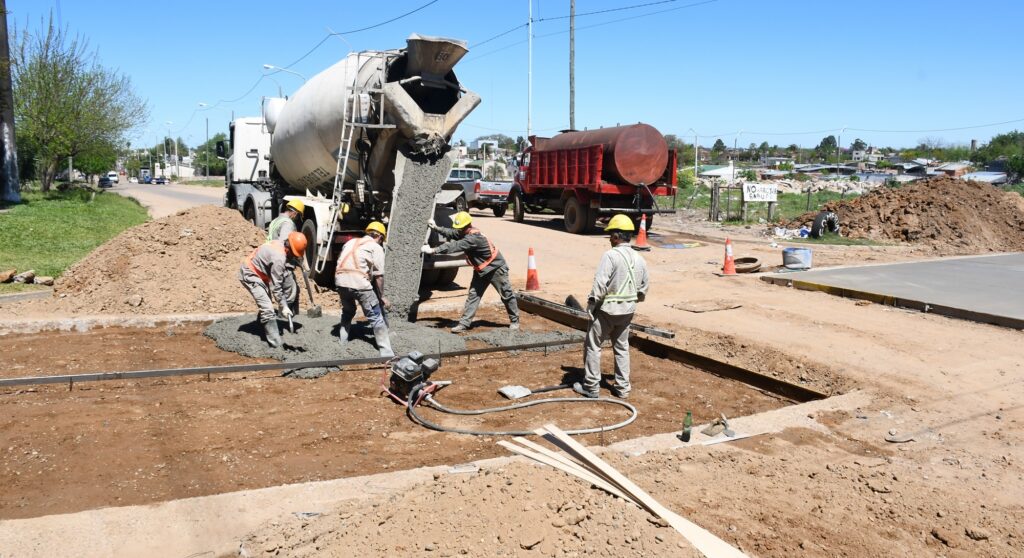alt="Trabajos realizados antes de la inauguración de la repavimentación de calle Paula Albarracín de Sarmiento"