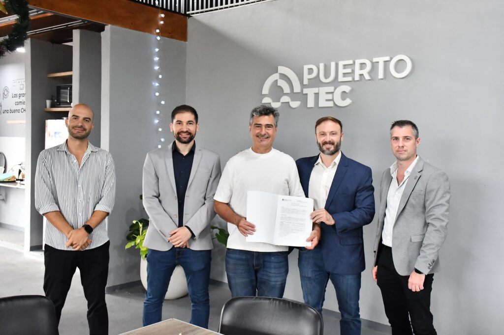 alt="Finnegans - encabezada por Blas Briceño- lidera el registro de Economía del Conocimiento en Concordia, consolidando años de formación y empleo local"