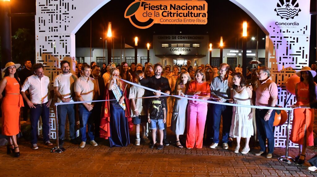 alt="corte de cintas en la inauguración de la Fiesta Nacional de la Citricultura"