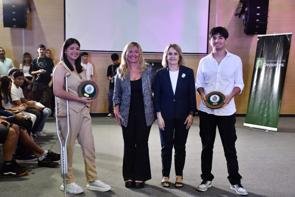 alt="Los Premios San Antonio de Padua 2025, el homenaje a Fonseca y la distinción al gimnasta Santiago Mayol"