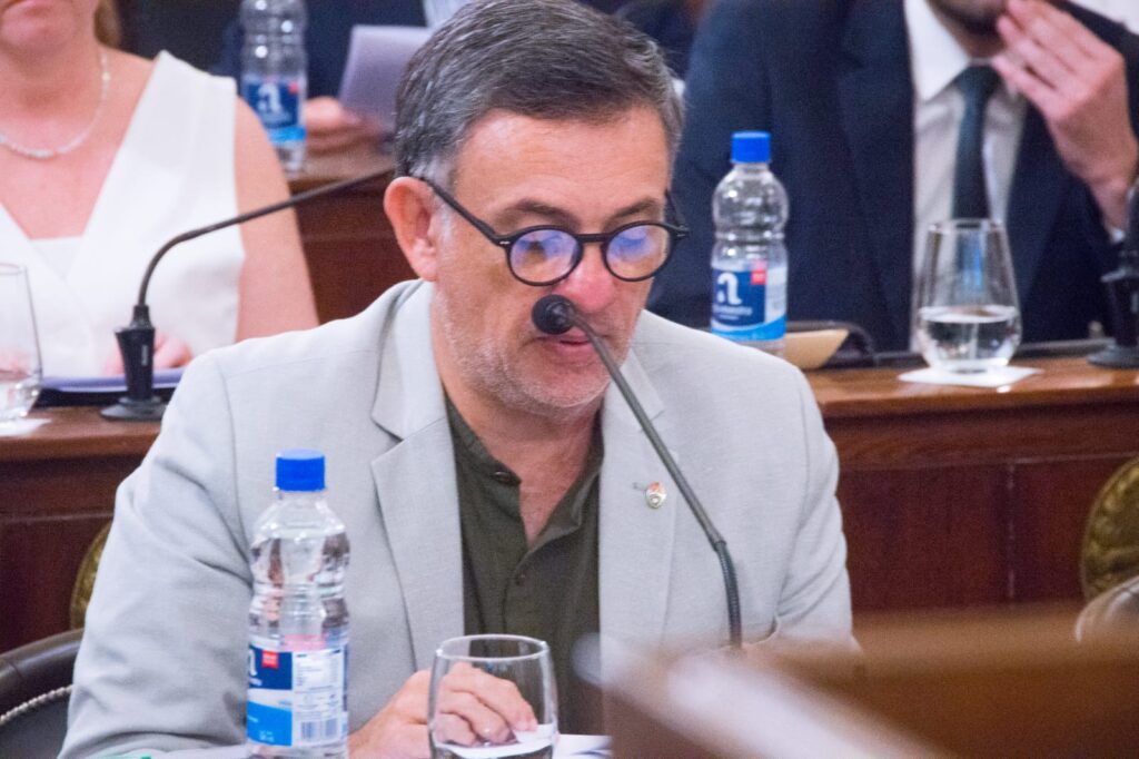 alt="senador Martín Oliva (Más para Entre Ríos)"