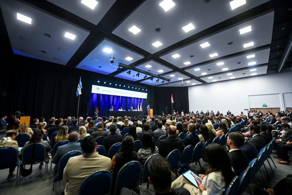 alt="La oposición cuestiona el discurso de Rogelio Frigerio ante la Asamblea Legislativa en Entre Ríos. Ajuste, obra pública y la Caja en debate"