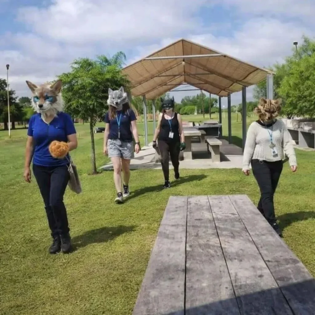 alt="El fenómeno therian en Argentina crece entre encuentros en Entre Ríos, vacunas virales y alertas por violencia"