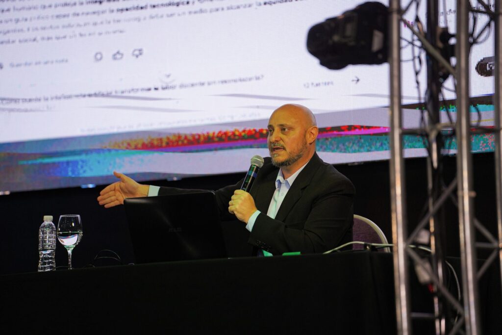 alt="Pedro Luis Figueroa, licenciado en Comunicación Social por la Universidad Nacional de Córdoba"