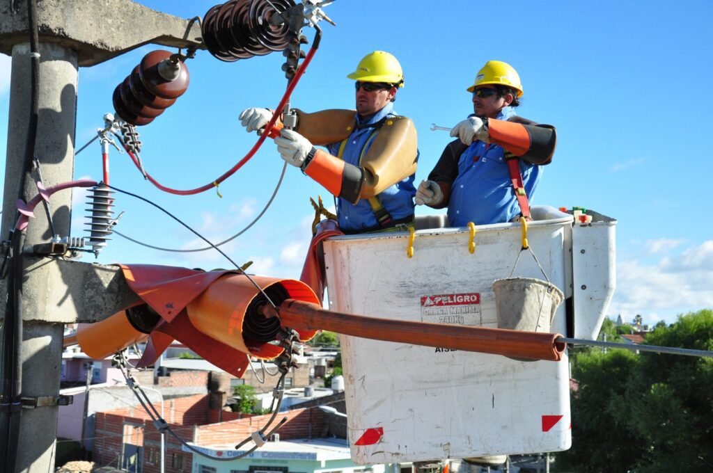 alt="El temporal en Entre Ríos dejó graves daños en la red de acuerdo a la evaluación realizada por Enersa y la Cooperativa Eléctrica de Concordia"
