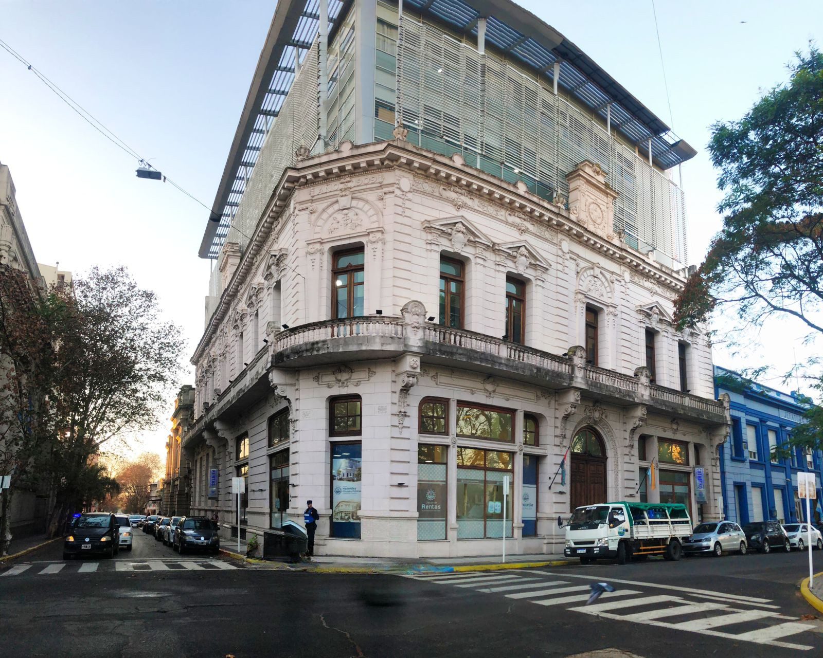 alt="Fachada del Centro Cívico donde se realizará el Programa Capacitar 2026 en Concordia"