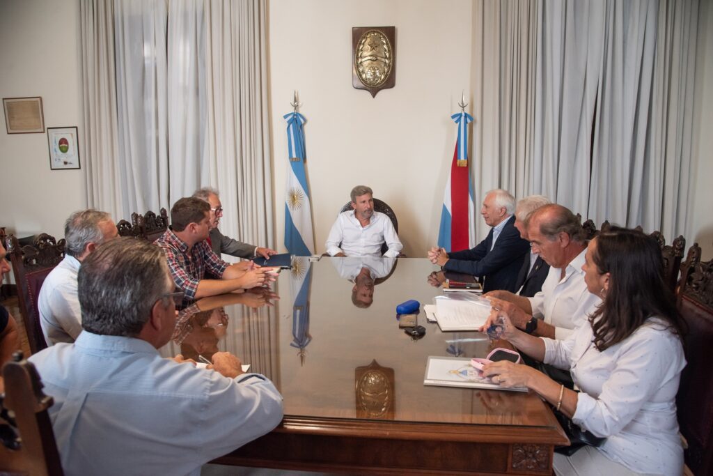 alt="El gobernador Rogelio Frigerio recibió esta semana a exportadores y citricultores entrerrianos en la Casa de Gobierno"