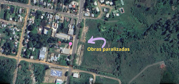 alt="Predio de Avenida Eva Perón al 3000 donde el municipio ordenó paralizar obras por protección de humedales en Concordia"