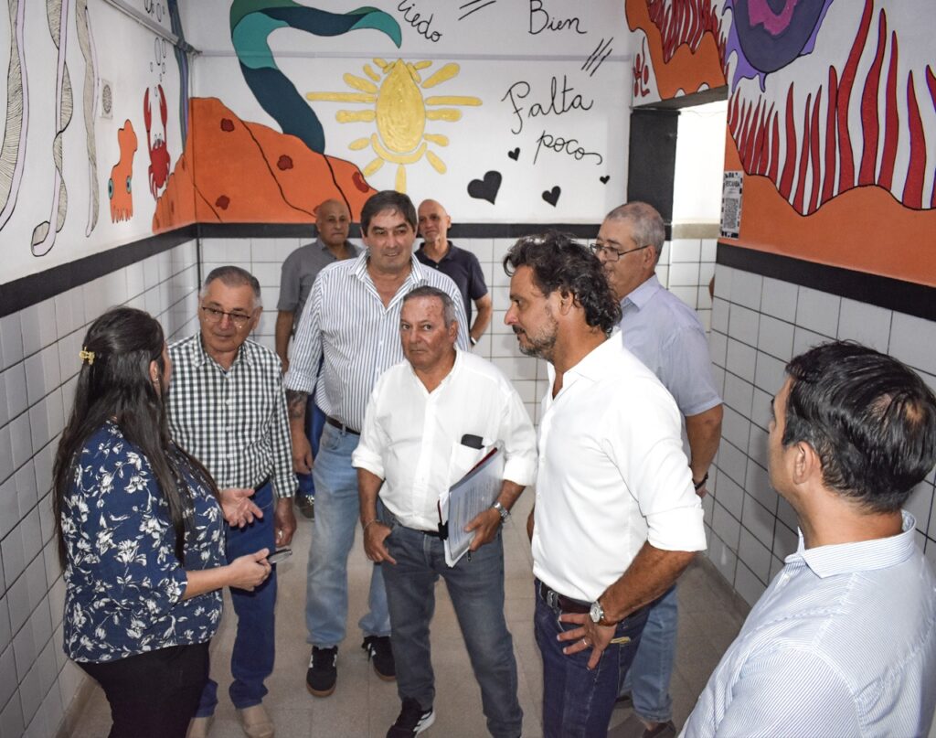 alt="El presidente de CAFESG, Carlos Cecco, recorrió el Hospital Felipe Heras tras la finalización de la primera etapa de obras"