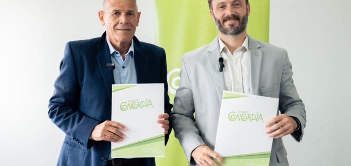 alt="Firma de convenio institucional del Observatorio Turístico de Concordia"