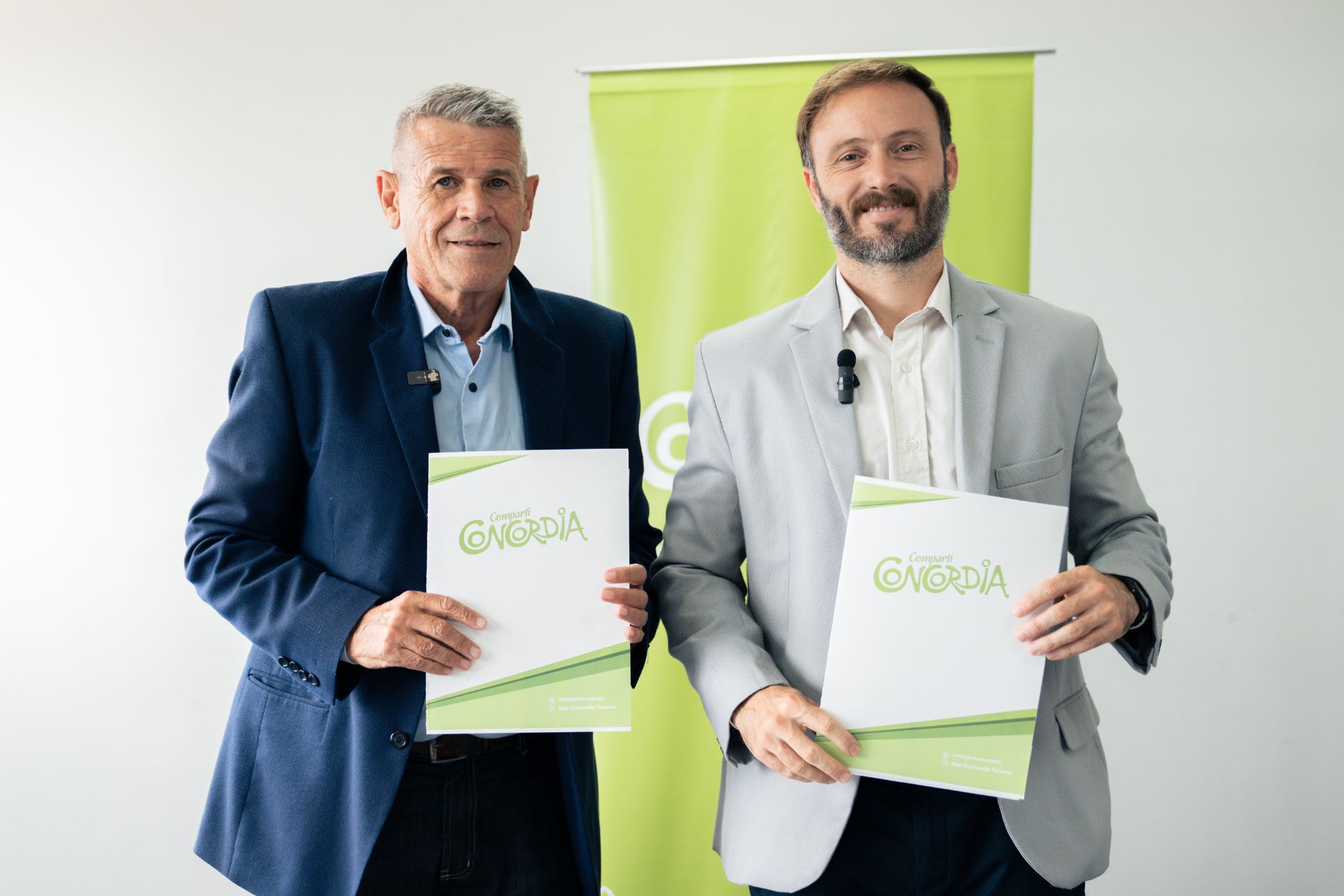 alt="Firma de convenio institucional del Observatorio Turístico de Concordia"