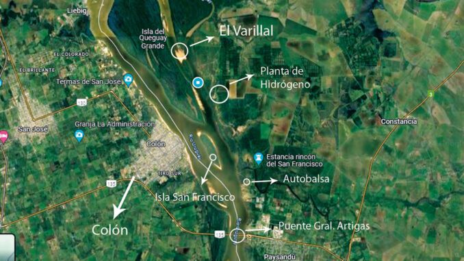 alt="Vista aérea del río Uruguay entre Colón y Paysandú, escenario del conflicto por la refinería de hidrógeno verde en Paysandú frente a Colón"