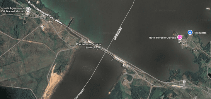 alt="Vista aérea de la zona de exclusión de la represa de Salto Grande – en la parte inferior-, donde se desarrollaría el proyecto de pesca del dorado en Salto Grande"