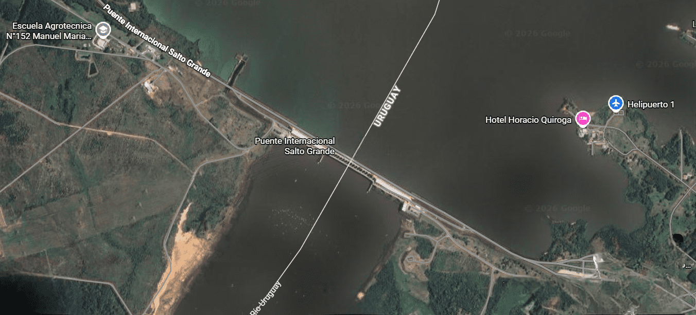 alt="Vista aérea de la zona de exclusión de la represa de Salto Grande – en la parte inferior-, donde se desarrollaría el proyecto de pesca del dorado en Salto Grande"